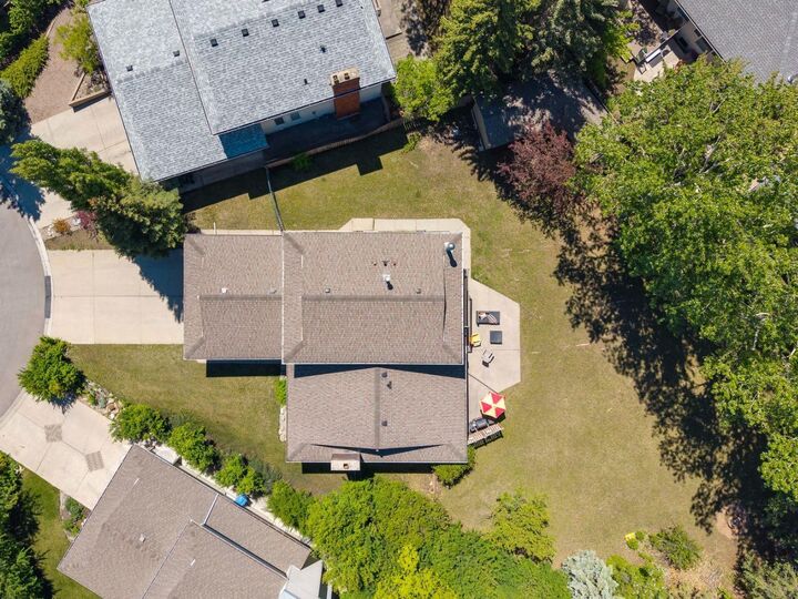 Property Photo: 243 Silvergrove Place NW AB T3B 4T5