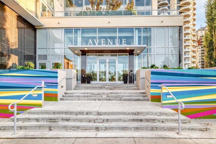 Property Photo: 1025 5 Avenue SW 1004 AB T2P 1N4