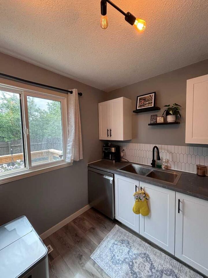 Property Photo: 111 Columbia Place W AB T1K 5A8