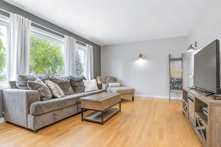 Photo de la propriété:  11 Blazier Park Street E  AB T1R 0K6 