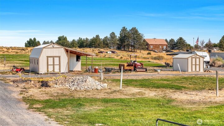 Property Photo: 7837 Stonecrest Road NE WA 98837