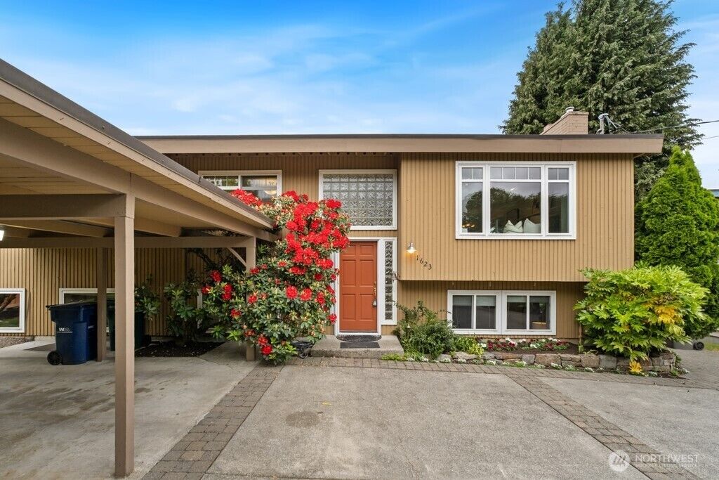 Property Photo: 1623 2nd Street WA 98033