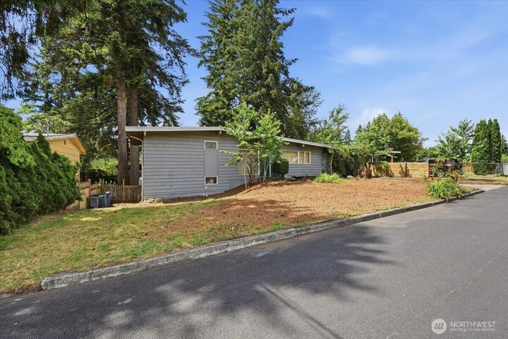 Property Photo:  1511  143rd Avenue SE  WA 98007 