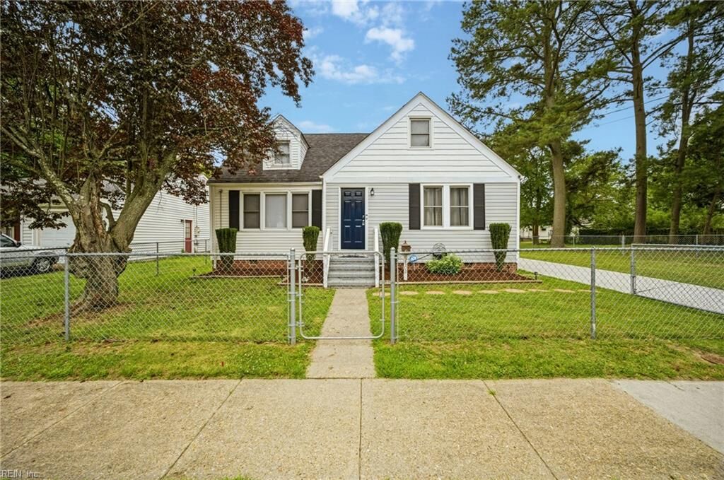 Property Photo: 2702 Argonne Ave VA 23509