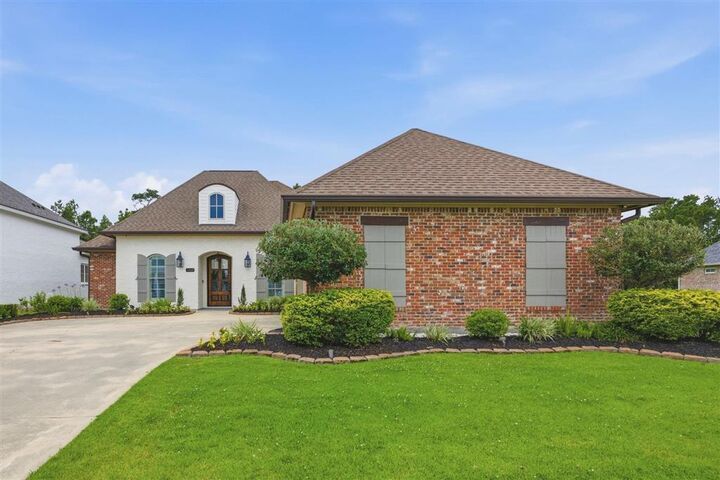 Property Photo:  6540 White Oleander Cir W  LA 70605 