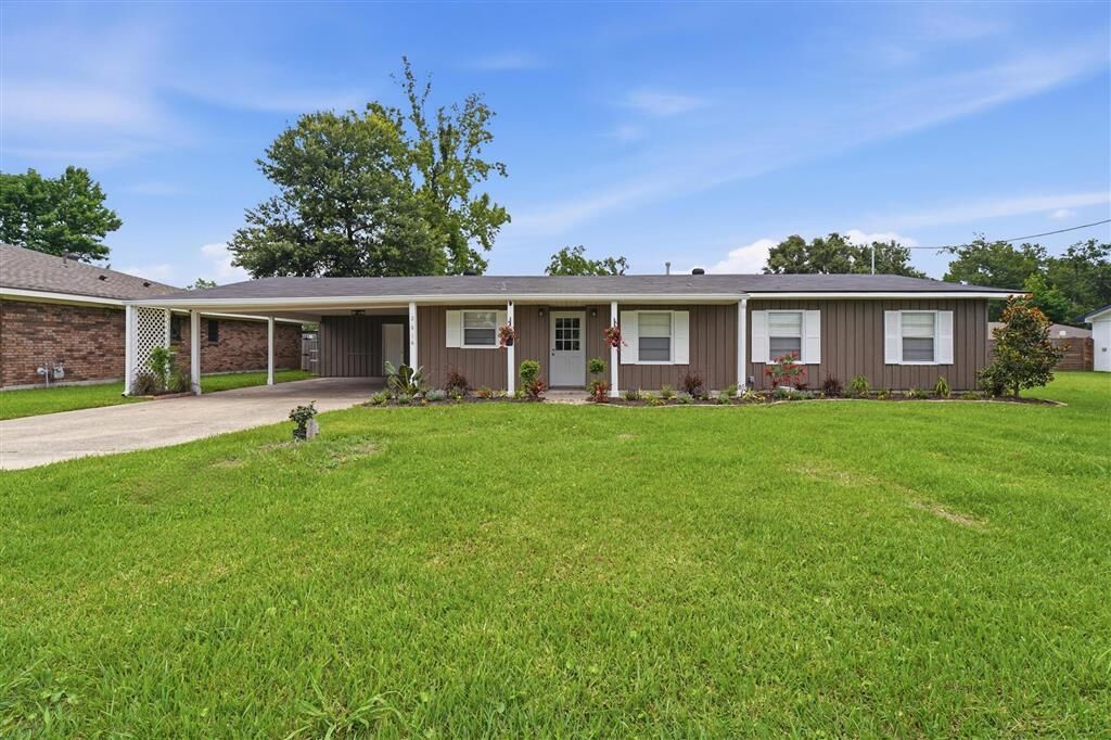 Property Photo:  2616 Timber Lane  LA 70605 