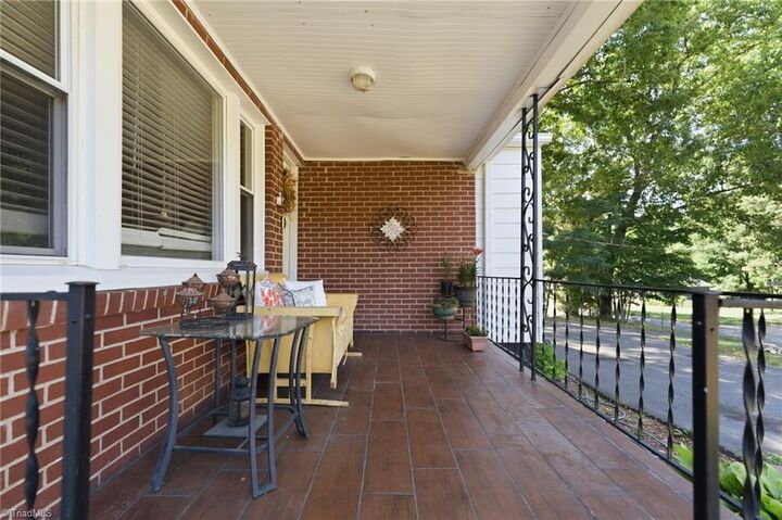 Property Photo: 4015 Lexwin Avenue NC 27107