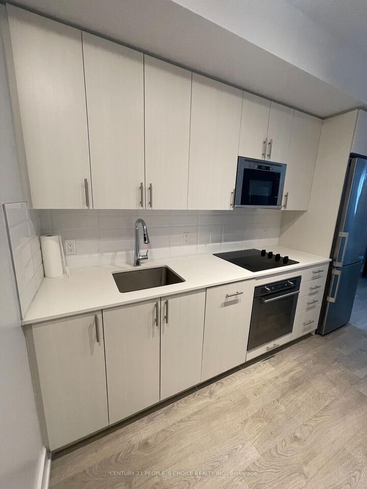 Property Photo: 2550 Simcoe Street 506 ON L1L 0R5
