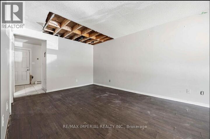 Property Photo: 42 Hampton Avenue 301 ON N7S 4Z2