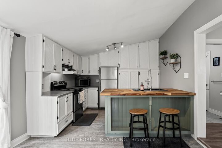 Property Photo: 832 Queens Avenue ON N5W 3H6