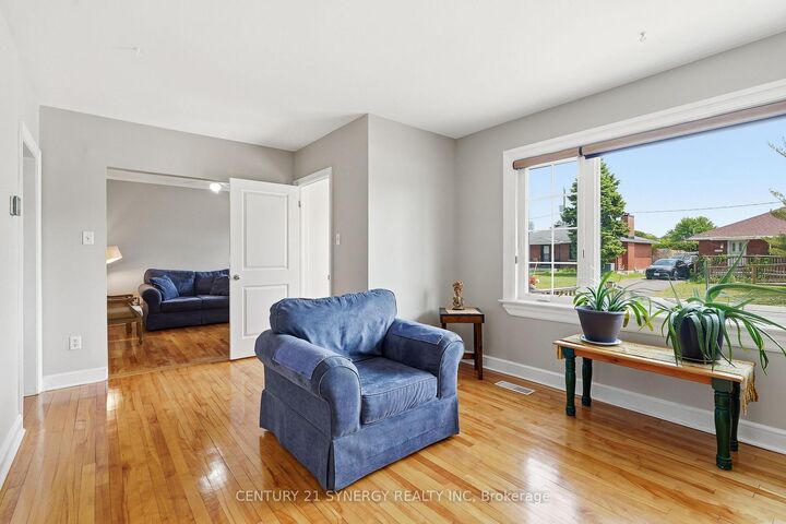 Photo de la propriété:  1324 Avenue O N/A  ON K1G 0A9 
