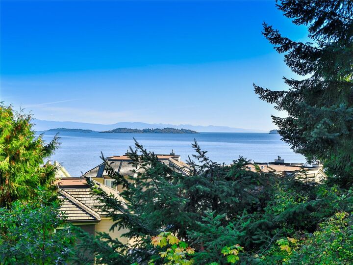 Property Photo: 1059 Tanglewood Pl #32 BC V9P 2E2