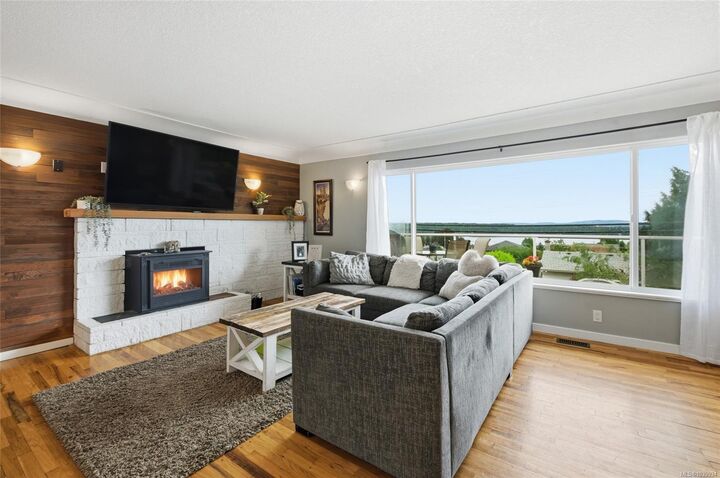 Property Photo: 430 Davis Rd BC V9G 1V5