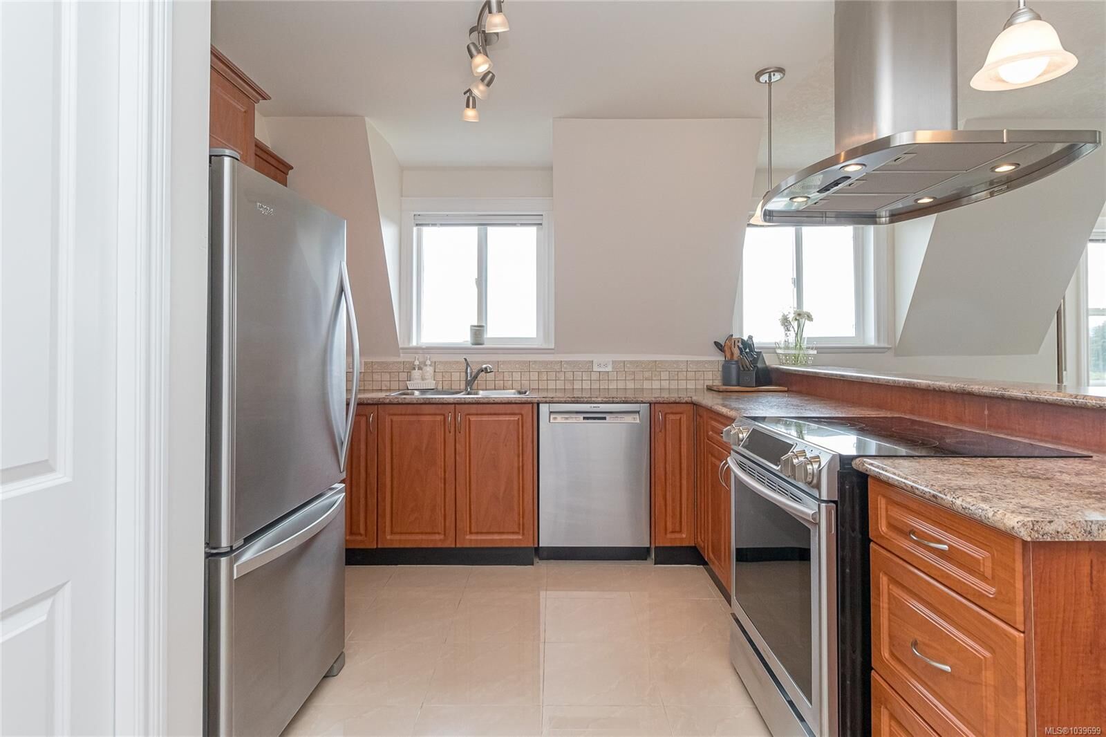 Property Photo: 4536 Viewmont Ave #406 BC V8Z 5L2