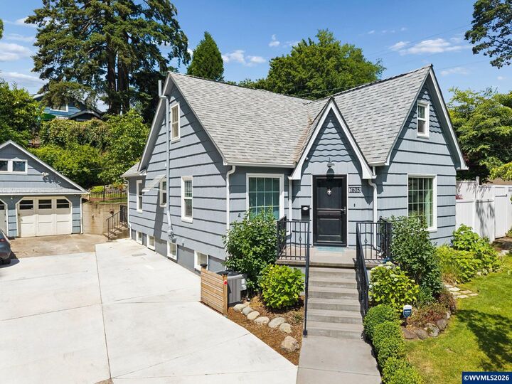Property Photo: 1605 Summer St SE OR 97302
