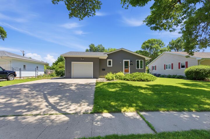 Property Photo: 1607 S 6th Street SD 57401