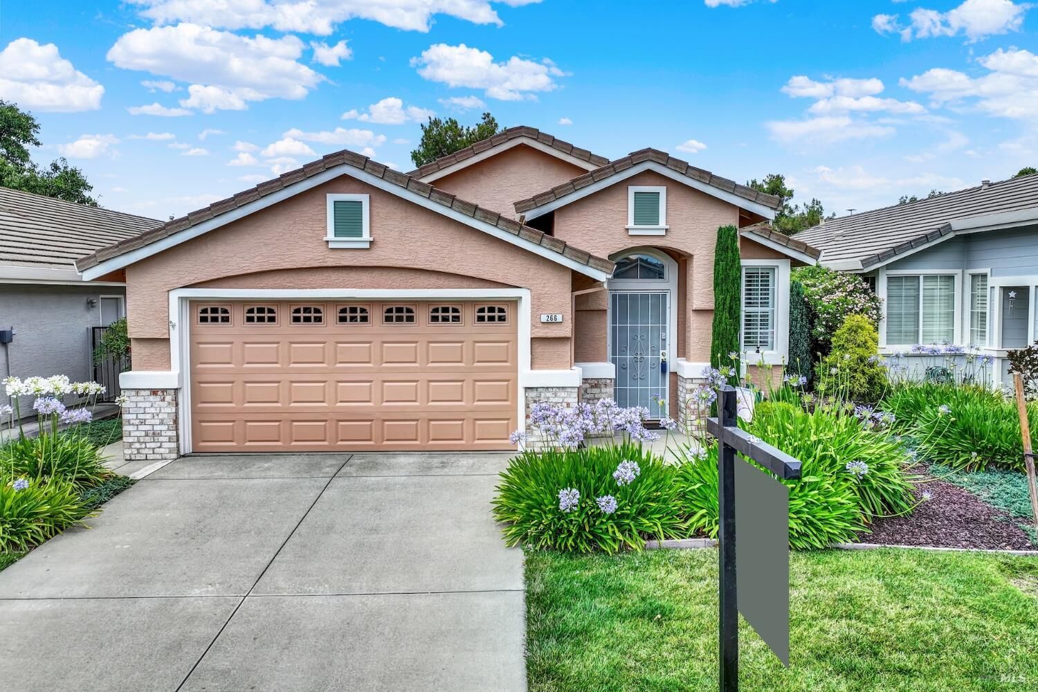 Property Photo: 266 Bartlett Lane CA 95687