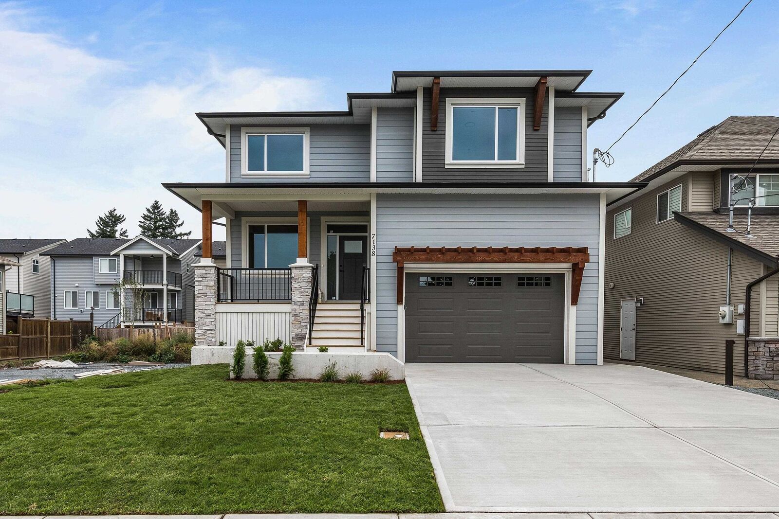 Photo de la propriété: 7142 Rochester Avenue BC V2R 2P3