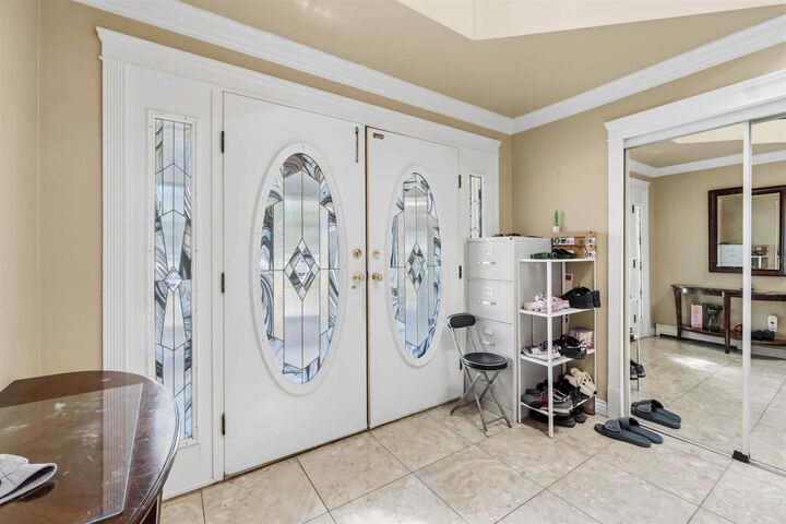 Photo de la propriété:  12466 76 Avenue  BC V3W 2T5 