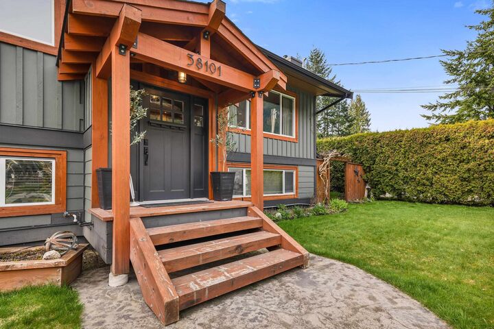 Property Photo: 38101 Chestnut Avenue BC V8B 0X6