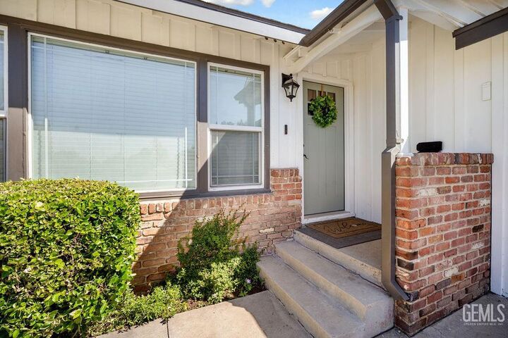 Property Photo: 2616 Corto Street CA 93306