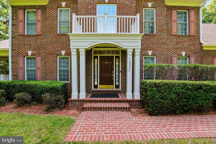 Property Photo:  13301 Dumfries Road  VA 20112 