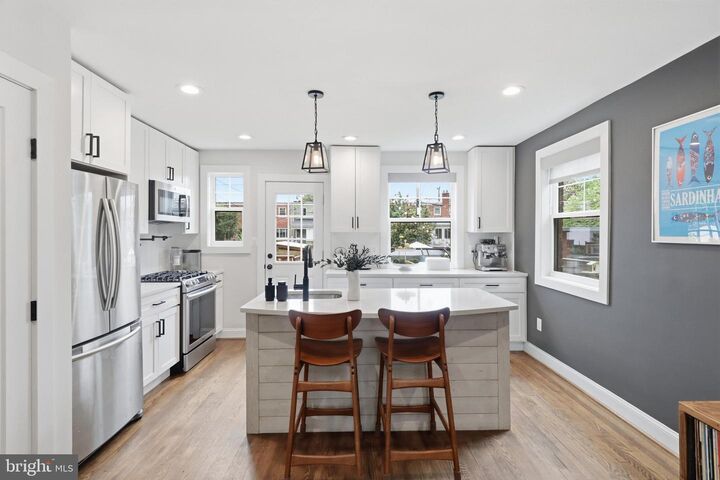Property Photo:  625 S Henry Street  VA 22314 