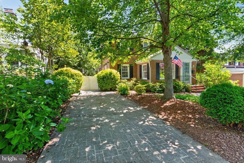 Property Photo:  1521 N Kenilworth Street  VA 22205 