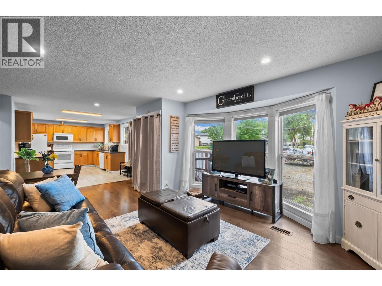 Property Photo:  730 Cupar Road  BC V1X 1R6 