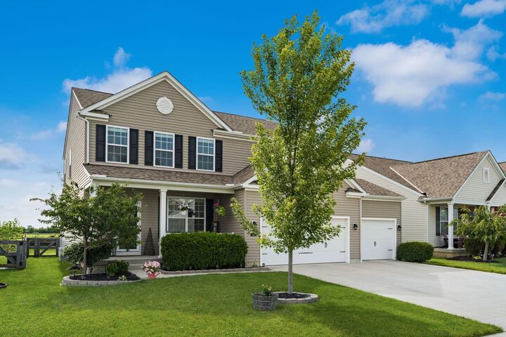 Property Photo:  213 Red Oak Pass  OH 43116 