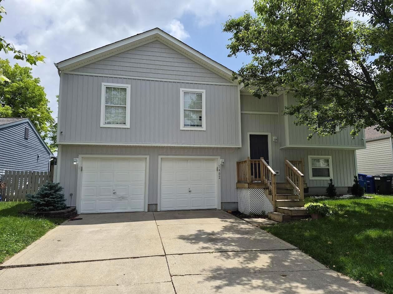 Property Photo:  1402 Pine Wild Drive  OH 43223 