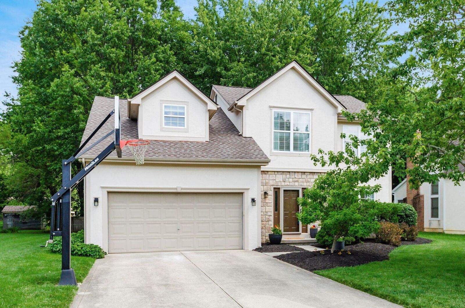 Property Photo: 1249 Venetian Way OH 43230