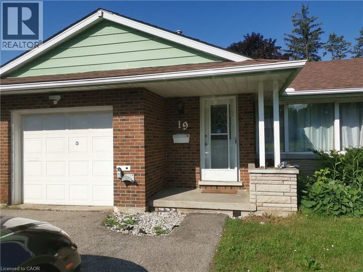 Property Photo:  19 Hahn Place Upper  ON N2M 1R4 
