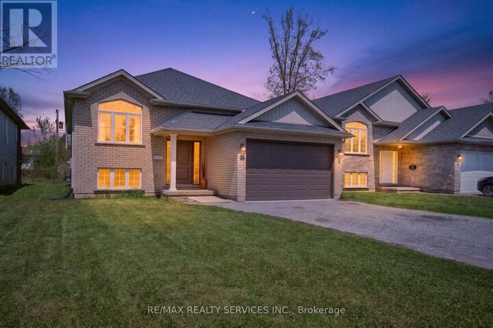 Property Photo:  26 Trent Avenue  ON L3C 5Y2 