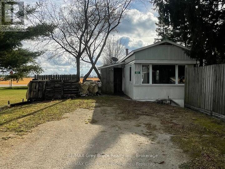 Property Photo: 102 Grace St ON N0H 2N0