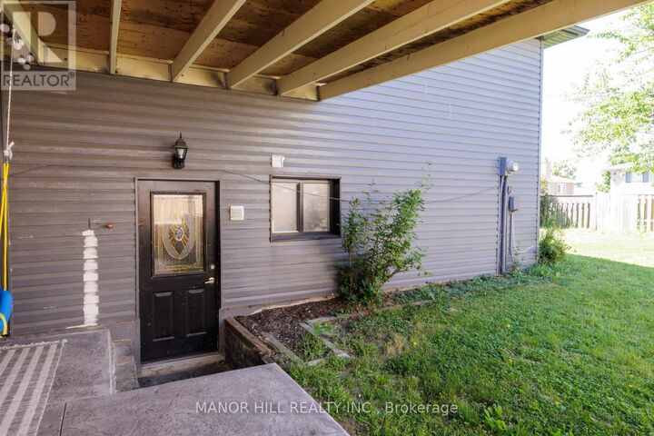Property Photo:  654 Eaglemount Crescent  ON L5C 1N9 