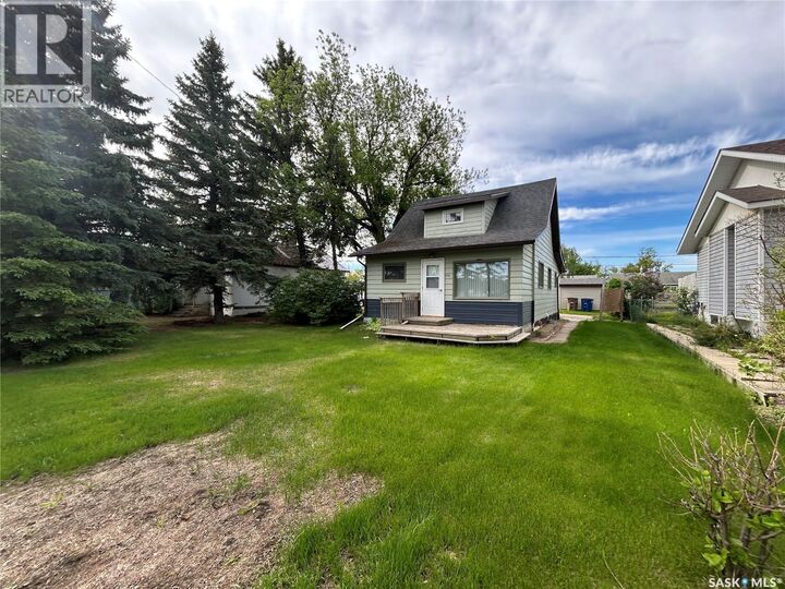 Property Photo:  1010 96th Avenue W  SK S0E 1T0 