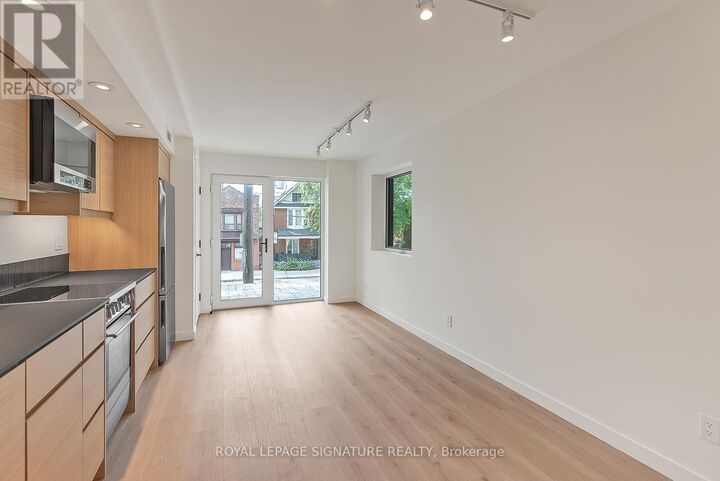 Property Photo:  1254 Davenport Road 1  ON M6H 2G9 