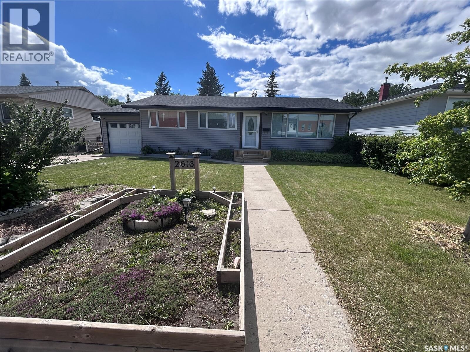Property Photo: 2616 Clarence Avenue S SK S7J 1M6