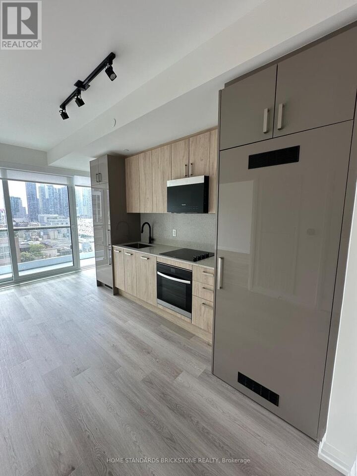 Property Photo:  280 Dundas Street West 1407  ON M5T 0E3 