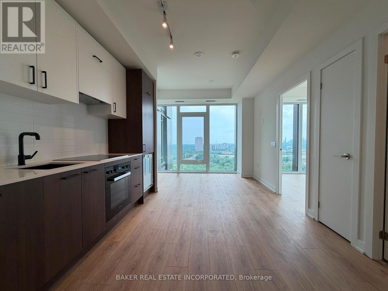 Property Photo:  5 Quarrington Lane 2810  ON M3C 0S5 
