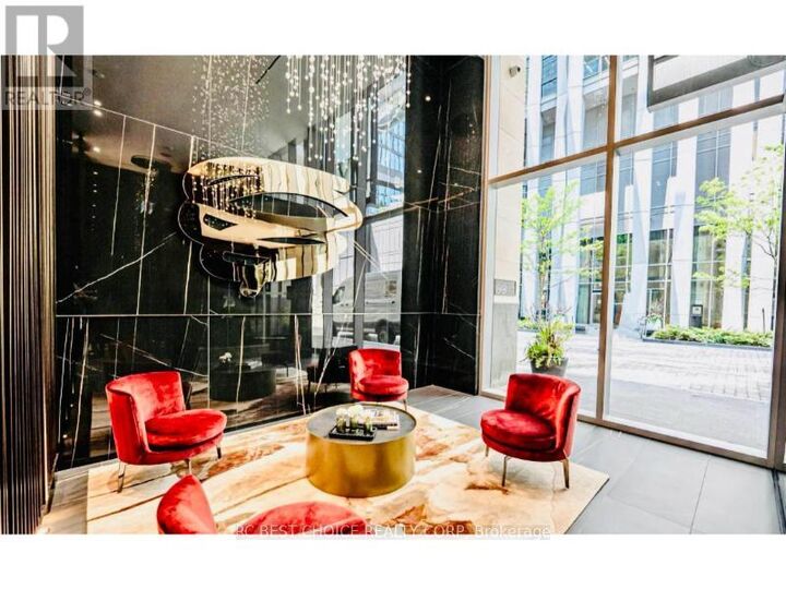 Property Photo:  11 Yorkville Avenue 5301  ON M4W 0B7 