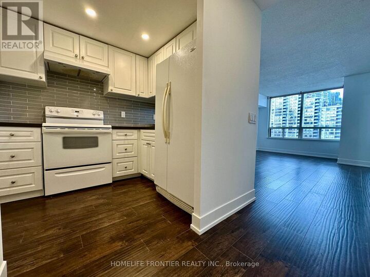 Property Photo:  7 Bishop Avenue 808  ON M2M 4J4 