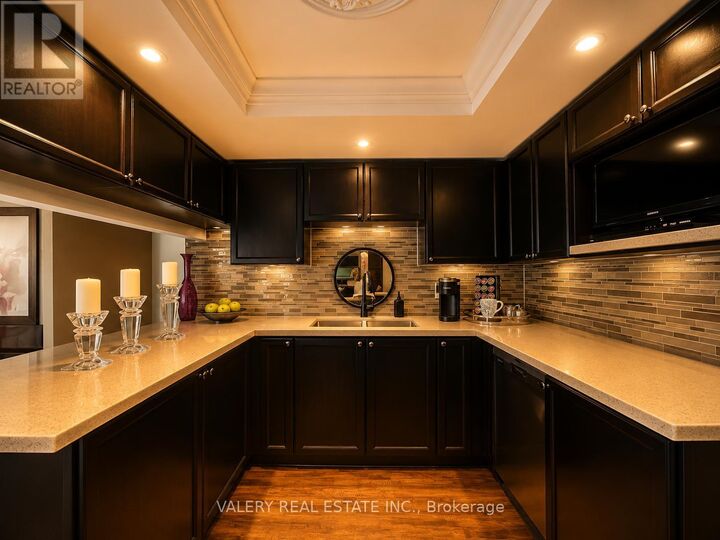 Property Photo:  25 Cumberland Lane 214  ON L1S 7K1 