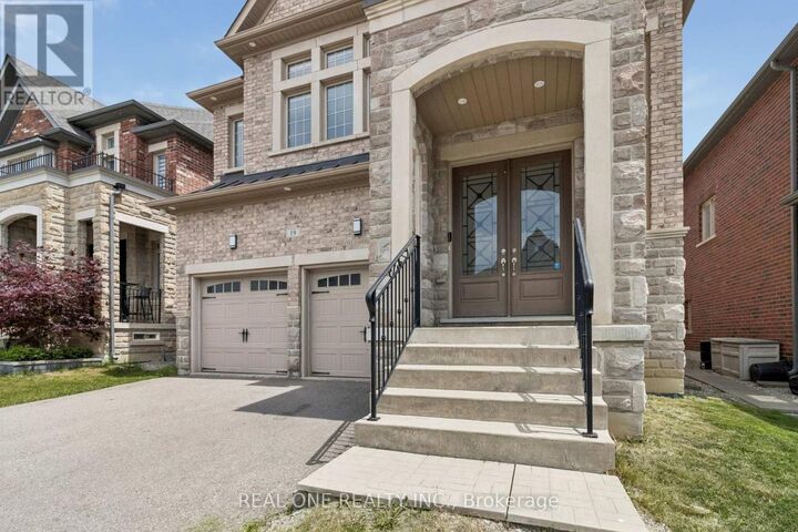 Property Photo:  19 Rivoli Drive  ON L4H 3X2 