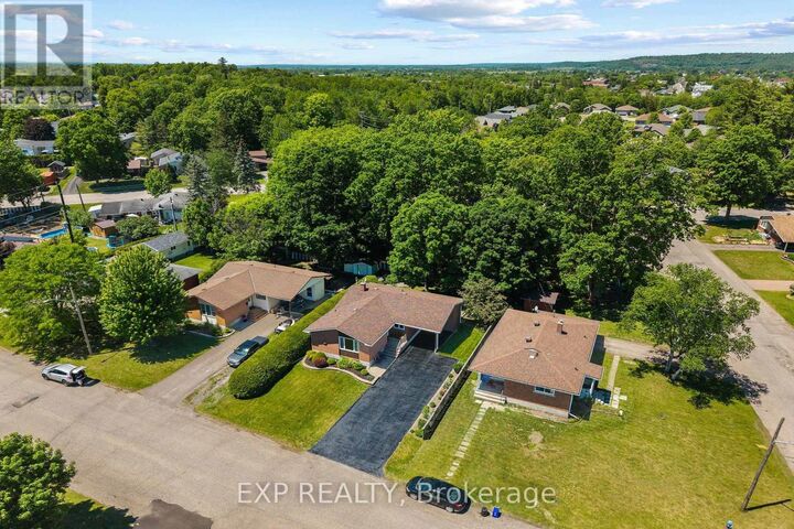 Property Photo: 96 Simpson Avenue ON K7V 2P5