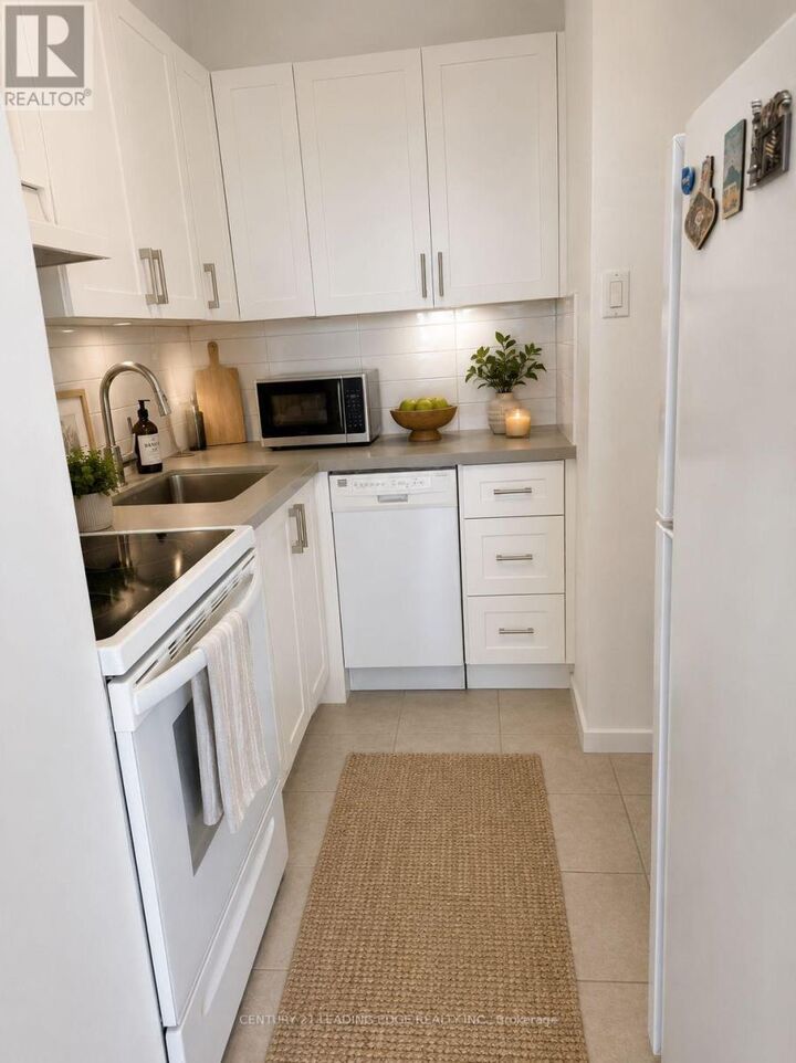 Property Photo:  20 Prince Arthur Avenue 17F  ON M5R 1B1 