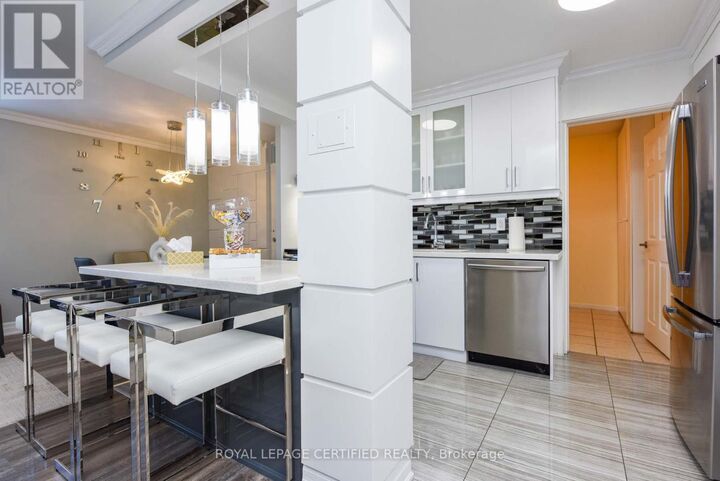 Property Photo: 3170 Kirwin Avenue East 204 ON L5A 3R1