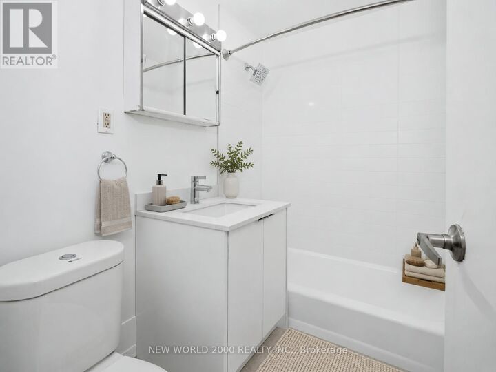 Property Photo:  88 Bernard Avenue 308  ON M5R 1R7 