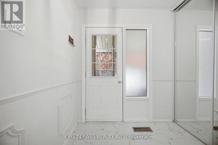 Property Photo:  2020 South Millway Drive 64  ON L5L 3K3 